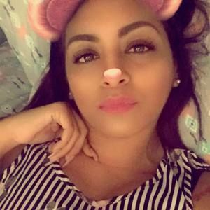 Meet your Posher, Mona